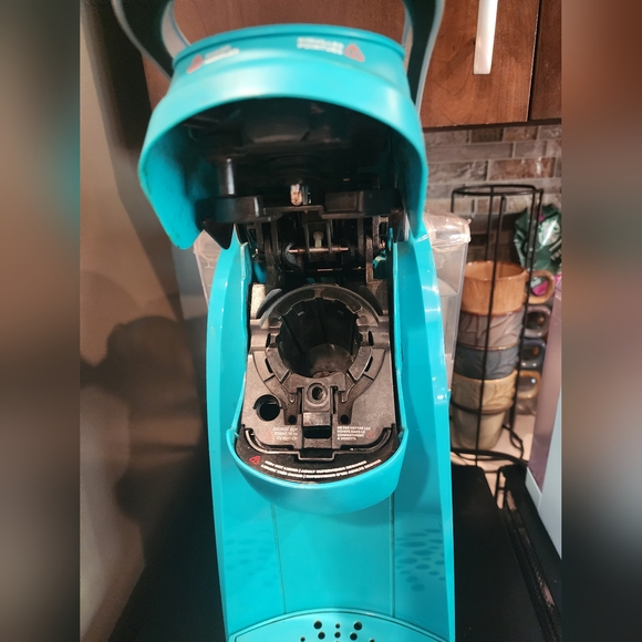 Keurig 117605 2.0 K200 brewer color- Turquoise - Picture 2 of 6